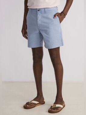 Vineyard Vines Men's Island Shorts in Light Blue. Size 31